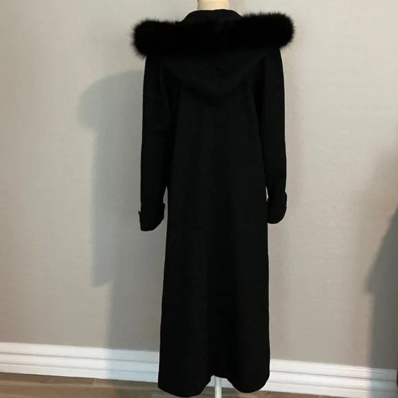 Elegant Black Luxury Trench Coat with Fur Collar - Picture 2 of 8